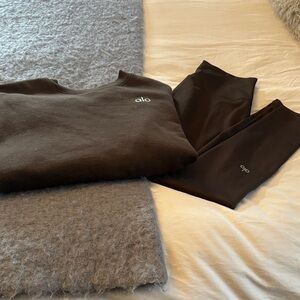 ALO Sweatshirt and leggings - set